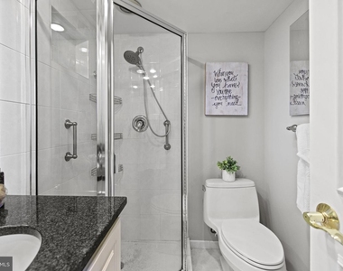 501 Slaters Lane - Photo Thumbnail 5