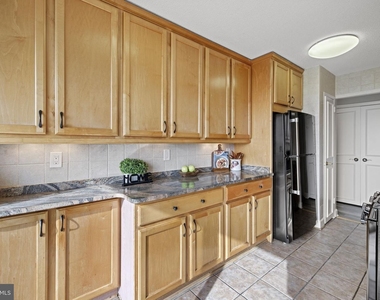 501 Slaters Lane - Photo Thumbnail 2