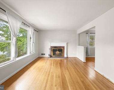 877 N Nottingham Street N - Photo Thumbnail 3
