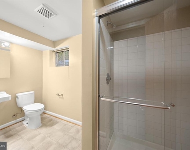877 N Nottingham Street N - Photo Thumbnail 17