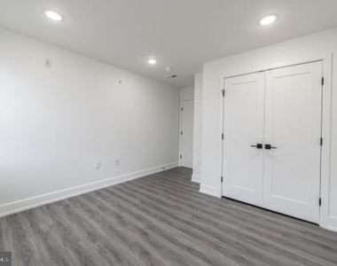 6371 Germantown Avenue - Photo Thumbnail 9