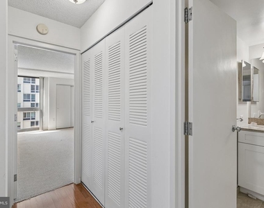 241 S 6th Street - Photo Thumbnail 12