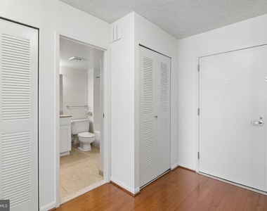 241 S 6th Street - Photo Thumbnail 17