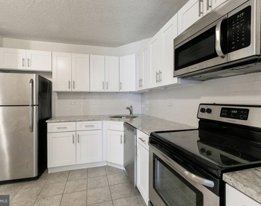 241 S 6th Street - Photo Thumbnail 9