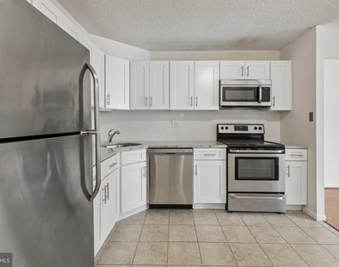 241 S 6th Street - Photo Thumbnail 10