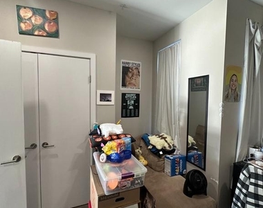 1210 N Taylor Street - Photo Thumbnail 11