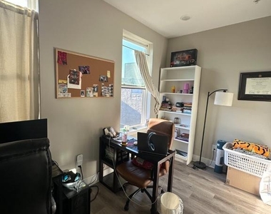 1210 N Taylor Street - Photo Thumbnail 14