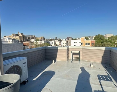 1210 N Taylor Street - Photo Thumbnail 23