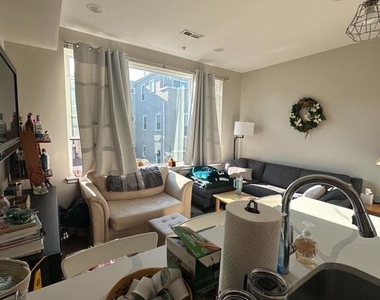 1210 N Taylor Street - Photo Thumbnail 3