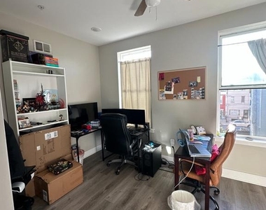 1210 N Taylor Street - Photo Thumbnail 13