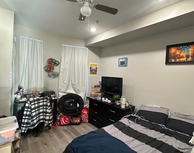 1210 N Taylor Street - Photo Thumbnail 10