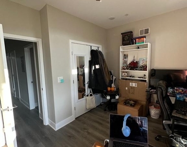 1210 N Taylor Street - Photo Thumbnail 15