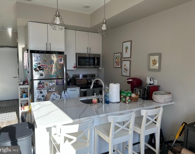 1210 N Taylor Street - Photo Thumbnail 5