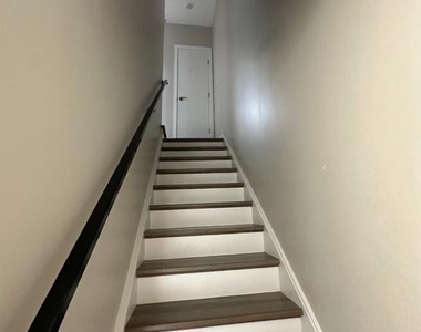 1210 N Taylor Street - Photo Thumbnail 12