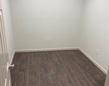 5304 Spruce Street - Photo Thumbnail 4