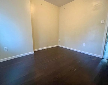 7275 Saybrook Avenue - Photo Thumbnail 8