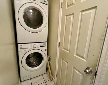 7275 Saybrook Avenue - Photo Thumbnail 6