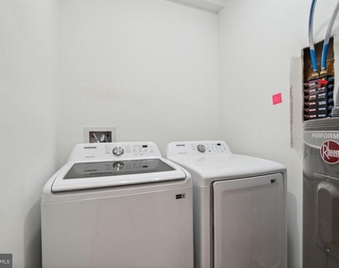 1713 W Seybert Street - Photo Thumbnail 9