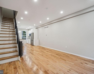 1713 W Seybert Street - Photo Thumbnail 2