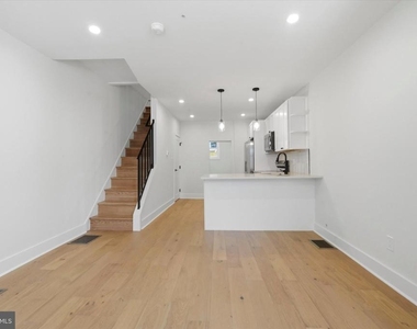 1510 S Capitol Street - Photo Thumbnail 2