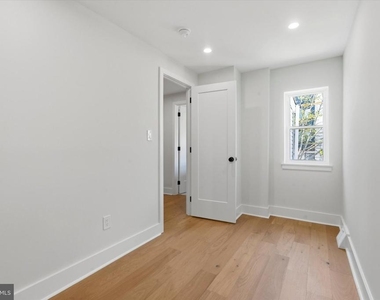 1510 S Capitol Street - Photo Thumbnail 11