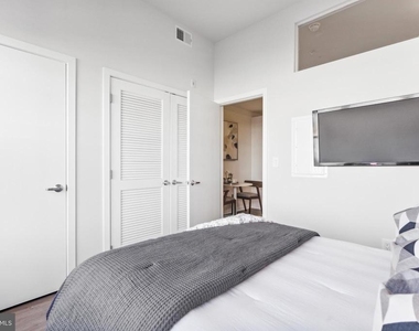1330 S Patton Street - Photo Thumbnail 6