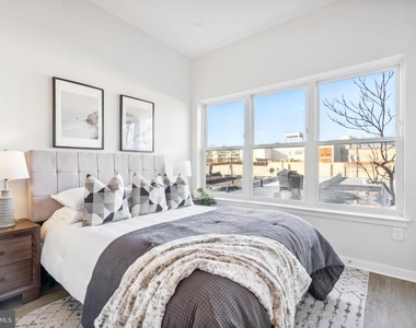 1330 S Patton Street - Photo Thumbnail 4