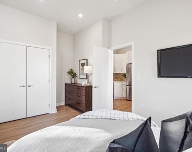 1330 S Patton Street - Photo Thumbnail 14