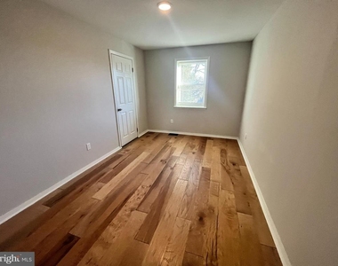 611 Old Elm - Photo Thumbnail 6