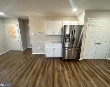 611 Old Elm - Photo Thumbnail 8