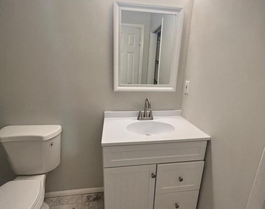 611 Old Elm - Photo Thumbnail 4