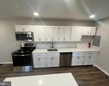 611 Old Elm - Photo Thumbnail 9