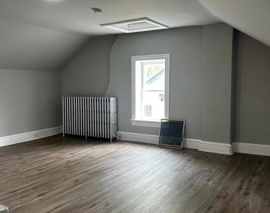 262 Beech St - Photo Thumbnail 10