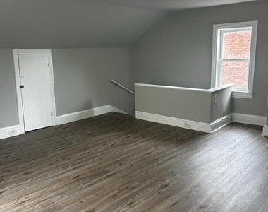 262 Beech St - Photo Thumbnail 9