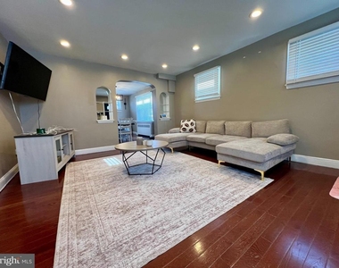 317 Barker Avenue - Photo Thumbnail 6