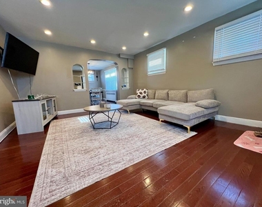317 Barker Avenue - Photo Thumbnail 7