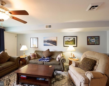 242 Summit House - Photo Thumbnail 5