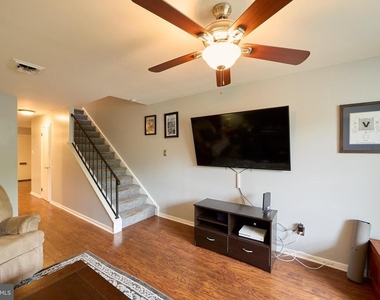 242 Summit House - Photo Thumbnail 7