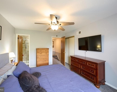 242 Summit House - Photo Thumbnail 16