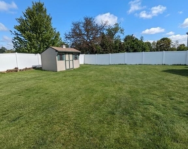 108 Parkside Drive - Photo Thumbnail 6