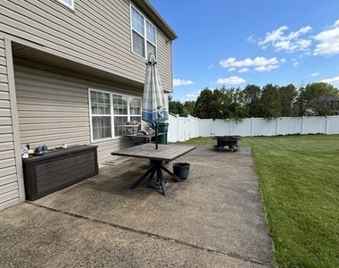 108 Parkside Drive - Photo Thumbnail 5