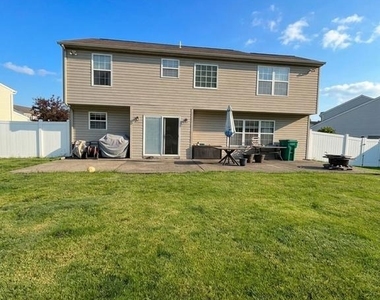 108 Parkside Drive - Photo Thumbnail 3