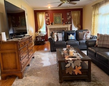 108 Parkside Drive - Photo Thumbnail 11