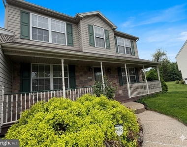 108 Parkside Drive - Photo Thumbnail 2