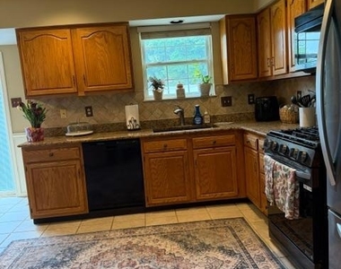 108 Parkside Drive - Photo Thumbnail 10