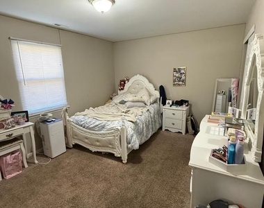 913 Hampton Way - Photo Thumbnail 13