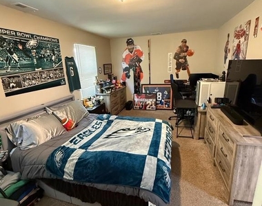 913 Hampton Way - Photo Thumbnail 16