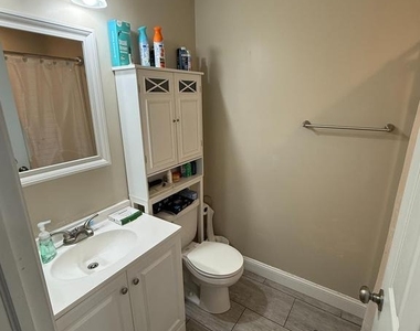 913 Hampton Way - Photo Thumbnail 15