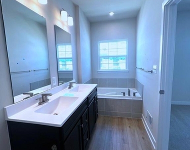 10913 Blanton Way - Photo Thumbnail 15
