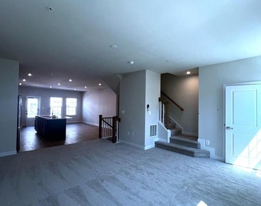 10913 Blanton Way - Photo Thumbnail 12